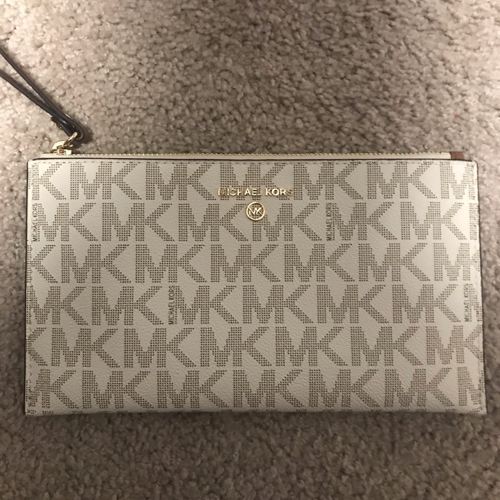 MK clutch